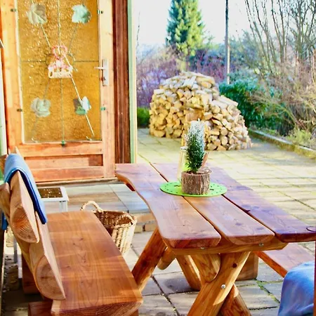 Hébergement de vacances Ruhig Gelegener Ferienbungalow Mit Terrasse Und Garten Am Waldrand *