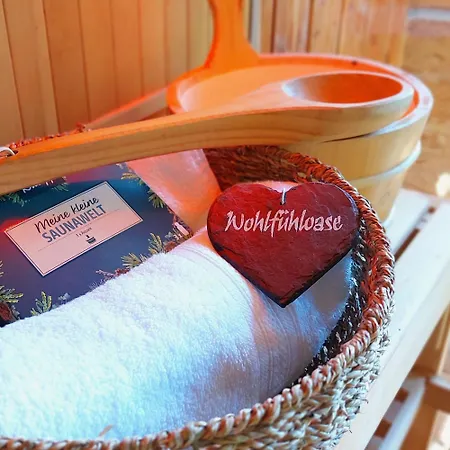 Ruhig Gelegener Ferienbungalow Mit Terrasse Und Garten Am Waldrand Hébergement de vacances