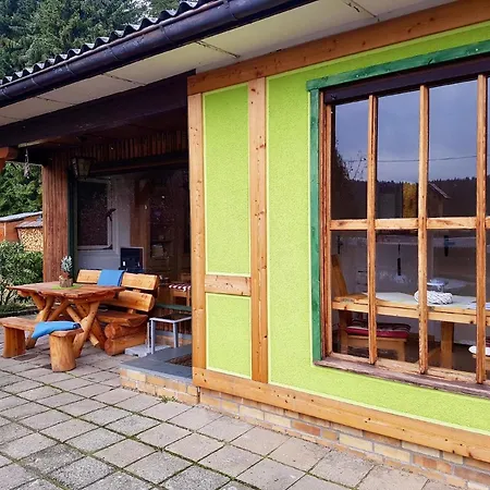 Ruhig Gelegener Ferienbungalow Mit Terrasse Und Garten Am Waldrand Bad Elster