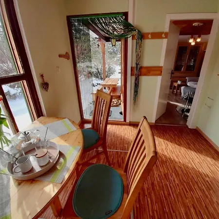 Ruhig Gelegener Ferienbungalow Mit Terrasse Und Garten Am Waldrand