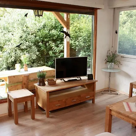 Ruhig Gelegener Ferienbungalow Mit Terrasse Und Garten Am Waldrand